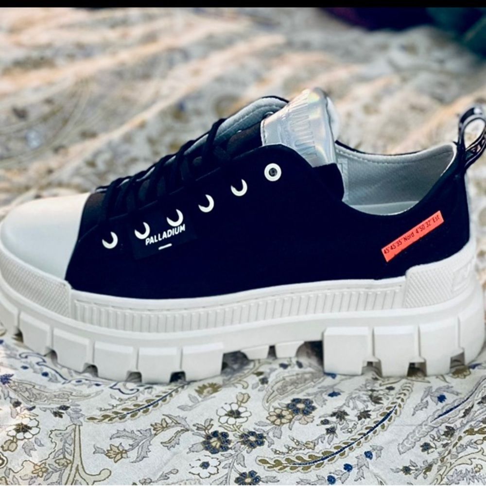 NEW Palladium Boots Revolt Lo Tx Black & Marshmallow Sneakers Women’s size 9.5